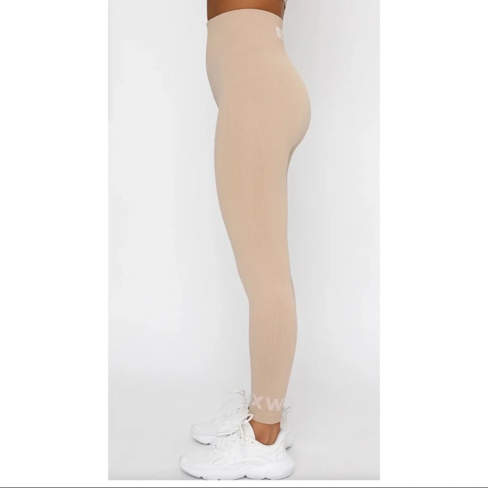 Sarah’s Day White Fox Boutique Coffee Date Seamless Leggings/Crop Top in Sand S - Picture 5 of 10